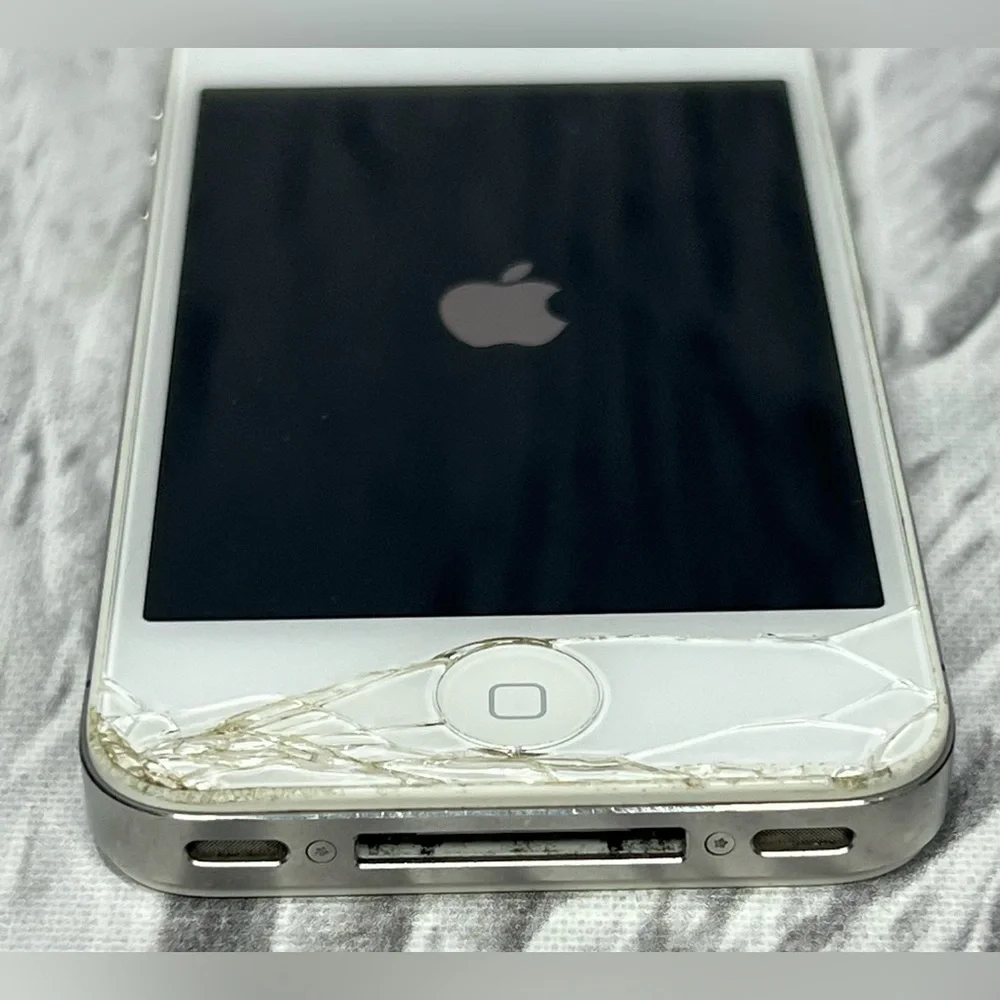 For Parts As-Is Apple iPhone 4s A1387 White Broken Screen And Back